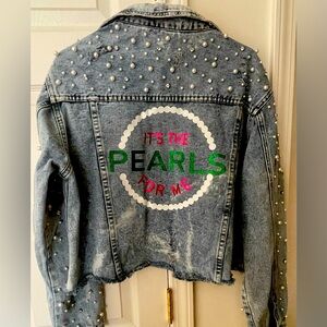 Beautiful women Jean Jacket (Crop style)